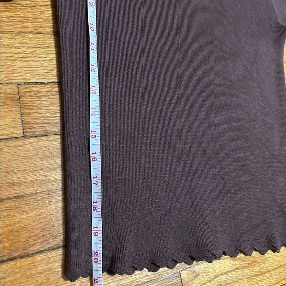 The Workshop, Large Chocolate Brown Scalloped Long Sleeved Knit (Runs Small) - Picture 9 of 11